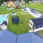 Homes With Pool, Jacuzzi And Sauna *