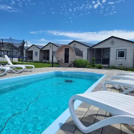 Homes With Pool, Jacuzzi And Sauna *