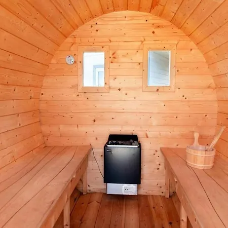 Homes With Pool, Jacuzzi And Sauna *