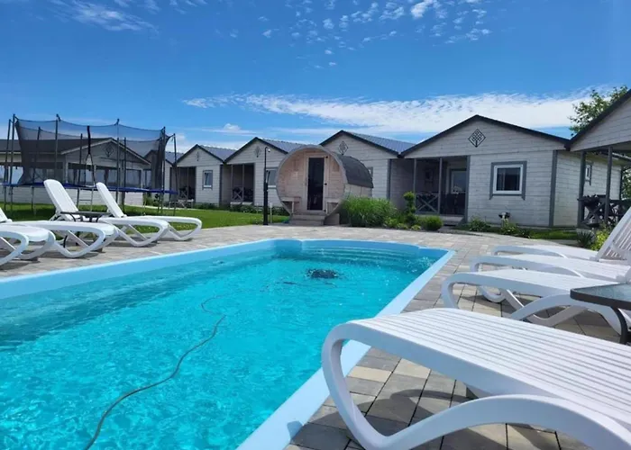 Homes With Pool, Jacuzzi And Sauna *