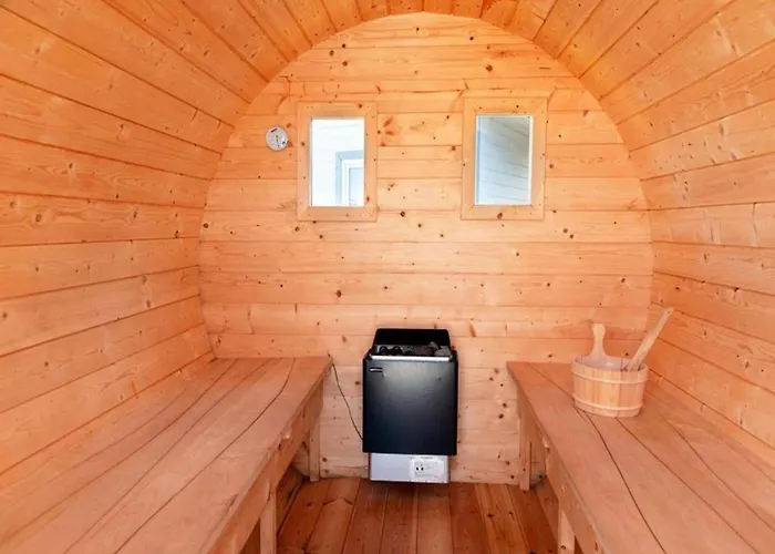 Homes With Pool, Jacuzzi And Sauna *