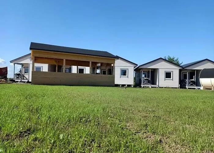 Homes With Pool, Jacuzzi And Sauna