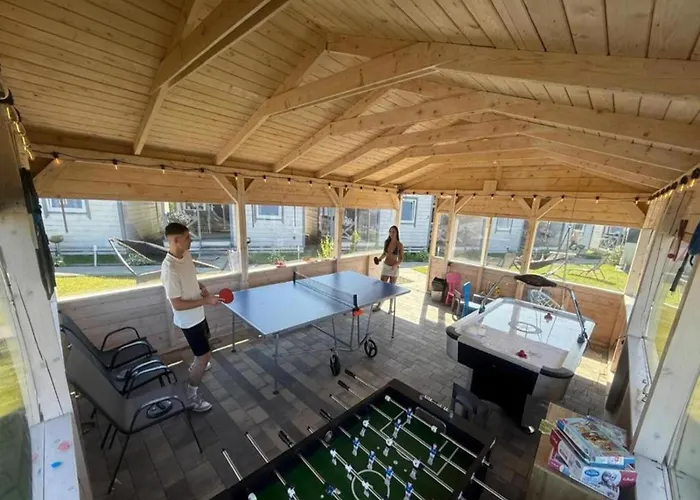 Сasa de vacaciones Homes With Pool, Jacuzzi And Sauna Gąski