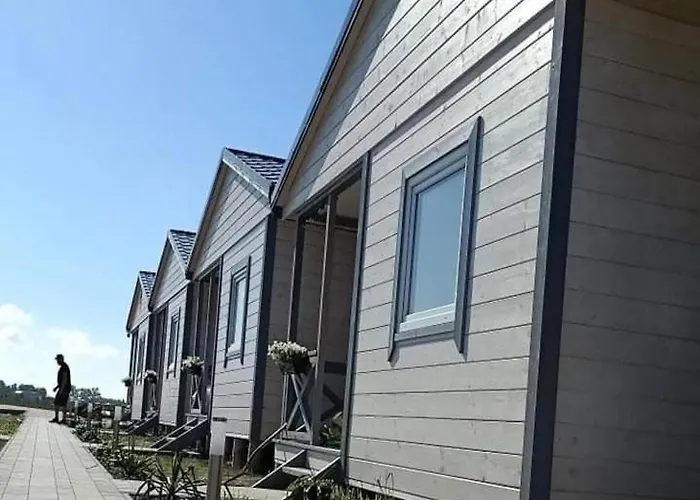 Homes With Pool, Jacuzzi And Sauna Сasa de vacaciones Gąski